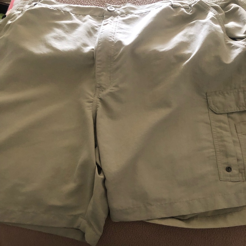 Bass Pro Shops Men's  Size 50 Khaki  Nylon Cargo Shorts